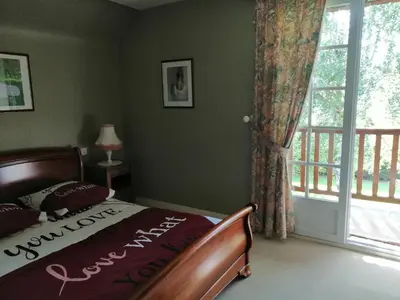 Un ou plusieurs lits dans un hébergement de l'établissement Maison calme avec jardin, Petit-Caux