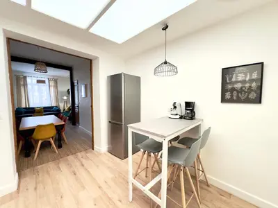 Cuisine ou kitchenette dans l'établissement 4 Ch - 10 pers - Grande Maison - Parking - Jardin - BBQ
