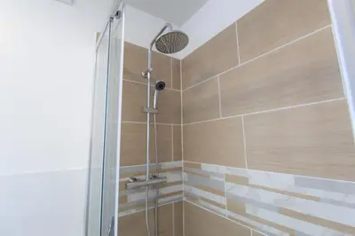 Salle de bains dans l'établissement Les Nuits Bonneuilloises Le Henson