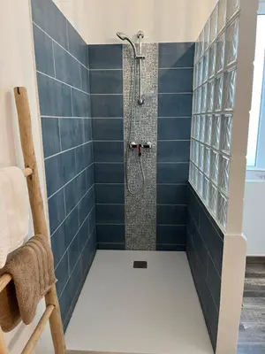 Salle de bains dans l'établissement Appartement 2 personnes : LES CANAUX