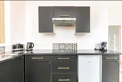 Cuisine ou kitchenette dans l'établissement 4 Spacieux, chaleureux, hyper centre 300m de la mer