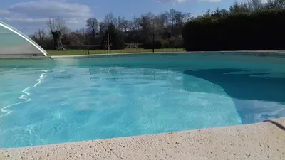 Piscine de l'établissement Les 2 chaumières avec piscine ou située à proximité