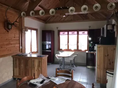 Cuisine ou kitchenette dans l'établissement Le chalet