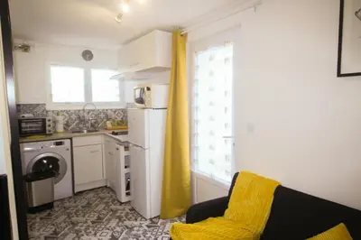 Cuisine ou kitchenette dans l'établissement Maisonnette