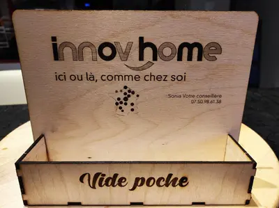 Certificat, récompense, panneau ou autre document affiché dans l'établissement Maisonnette
