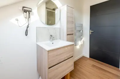 Salle de bains dans l'établissement DOWNTOWN LOFT - CENTRE VILLE - WiFi - NETFLIX