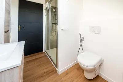 Salle de bains dans l'établissement DOWNTOWN LOFT - CENTRE VILLE - WiFi - NETFLIX