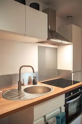 Cuisine ou kitchenette dans l'établissement Vernon : La Marinière