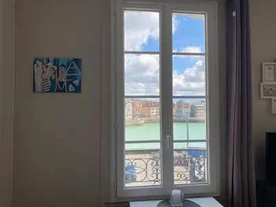 Télévision ou salle de divertissement dans l'établissement VUE PORT 