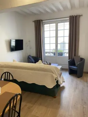 Télévision ou salle de divertissement dans l'établissement DIEPPE GITES BEAUREGARD