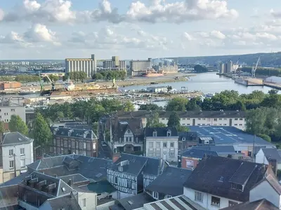 Vue générale sur Rouen ou vue de la ville depuis l'appartement
