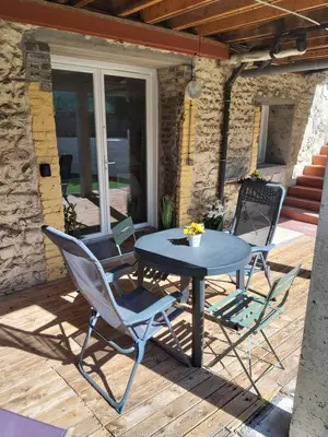 Terrasse ou espace extérieur de l'établissement Meublé avec cour