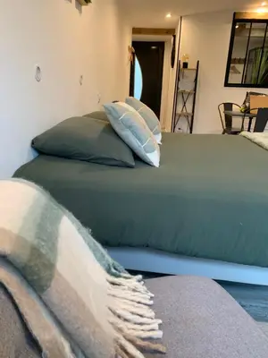 Un ou plusieurs lits dans un hébergement de l'établissement Chambre à la Noye