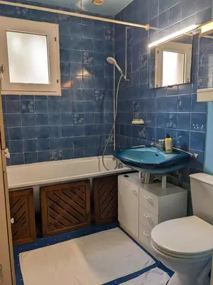 Salle de bains dans l'établissement chez ECOLOCOUETTE
