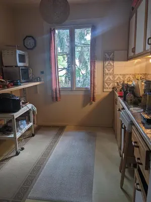 Cuisine ou kitchenette dans l'établissement chez ECOLOCOUETTE