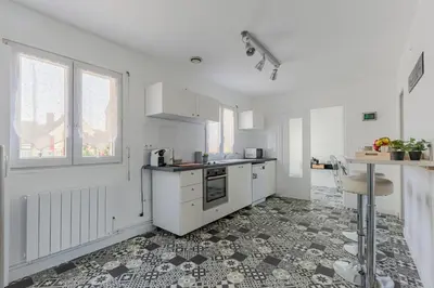 Cuisine ou kitchenette dans l'établissement Le Vexin