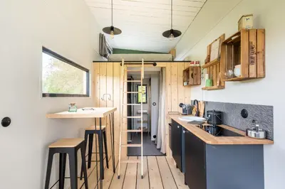 Cuisine ou kitchenette dans l'établissement Tiny House Centre équestre - 35 mins de Paris