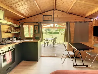Cuisine ou kitchenette dans l'établissement Le Châlet des Hortillonnages