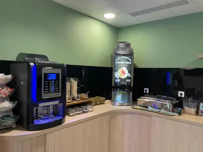 Cuisine ou kitchenette dans l'établissement Hôtel Amiens Sud