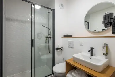 Salle de bains dans l'établissement Hôtel Amiens Sud