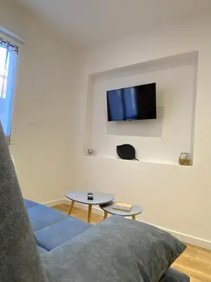 Télévision ou salle de divertissement dans l'établissement Vernon, Le Donalice