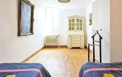 Un ou plusieurs lits dans un hébergement de l'établissement Pet Friendly Home In Le Mesnil-Esnard