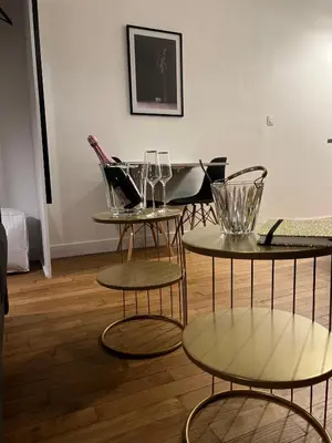 Coin salon dans l'établissement IDÉALEMENT SITUÉ 