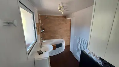 Salle de bains dans l'établissement La maison aux oiseaux