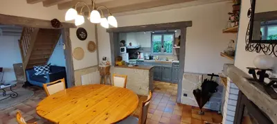 Cuisine ou kitchenette dans l'établissement La maison aux oiseaux