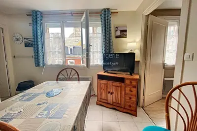 Un ou plusieurs lits dans un hébergement de l'établissement Appartement avec vue sur le port et proche de la mer
