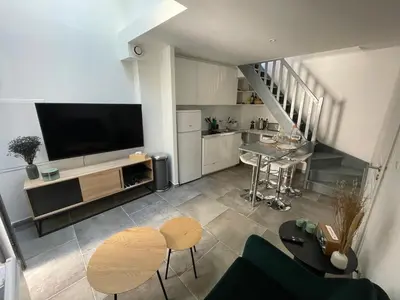Cuisine ou kitchenette dans l'établissement Jolie duplex central climatisé