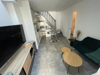 Coin salon dans l'établissement Jolie duplex central climatisé