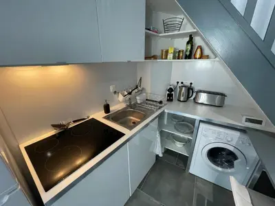 Cuisine ou kitchenette dans l'établissement Jolie duplex central climatisé