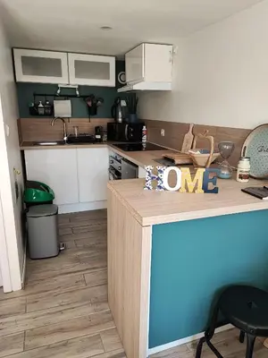 Cuisine ou kitchenette dans l'établissement Le P'tit Torceen proche de Dieppe par Com'en Normandie
