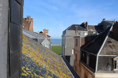 Vue générale sur la mer ou vue sur la mer prise depuis l'appartement