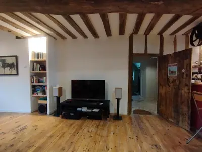 Télévision ou salle de divertissement dans l'établissement Le refuge d'Athéna