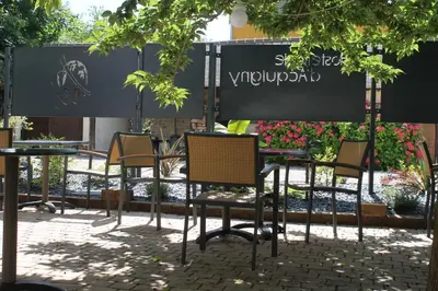 Restaurant ou autre lieu de restauration dans l'établissement L'Hostellerie d'Acquigny
