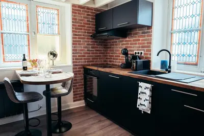 Cuisine ou kitchenette dans l'établissement L'Effet Mer - Duplex - Proche Plage - 2 PERS