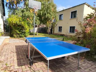 Tennis de table au sein de l'établissement Le Clos des Feugrais - Calme & Confort ou à proximité