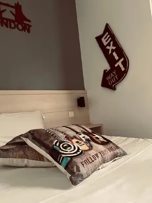 Un ou plusieurs lits dans un hébergement de l'établissement Vieille tour Hotel centre Rouen