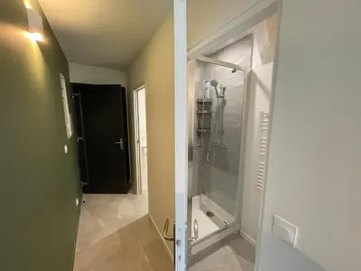 Salle de bains dans l'établissement Loft central climatisé avec verrière