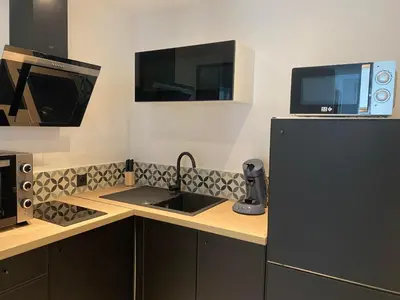 Cuisine ou kitchenette dans l'établissement Studio Les pieds dans l'eau