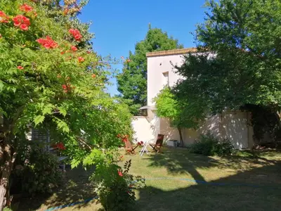 Jardin de l'établissement Gîte Les Bignones