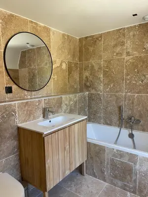 Salle de bains dans l'établissement Gîte Les 27