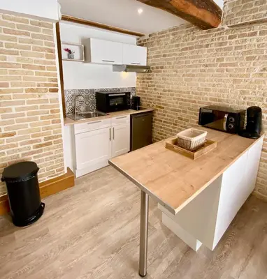 Cuisine ou kitchenette dans l'établissement Le Confort Normand - Sur les quais & proxy plage - Chaleureux - Full équipé & netflix - Parking gratuit