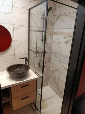 Salle de bains dans l'établissement Studio Eden Jacuzzi