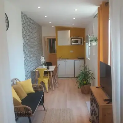 Studio neuf dans propriété au bord de la mer