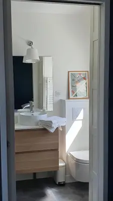 Salle de bains dans l'établissement Gîte avec bain nordique dans la campagne brayonne pour 2 personnes