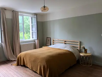 Un ou plusieurs lits dans un hébergement de l'établissement NEW ! Maison normande en bord de rivière