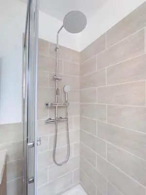 Salle de bains dans l'établissement Les Nuits Bonneuilloises Le Percheron